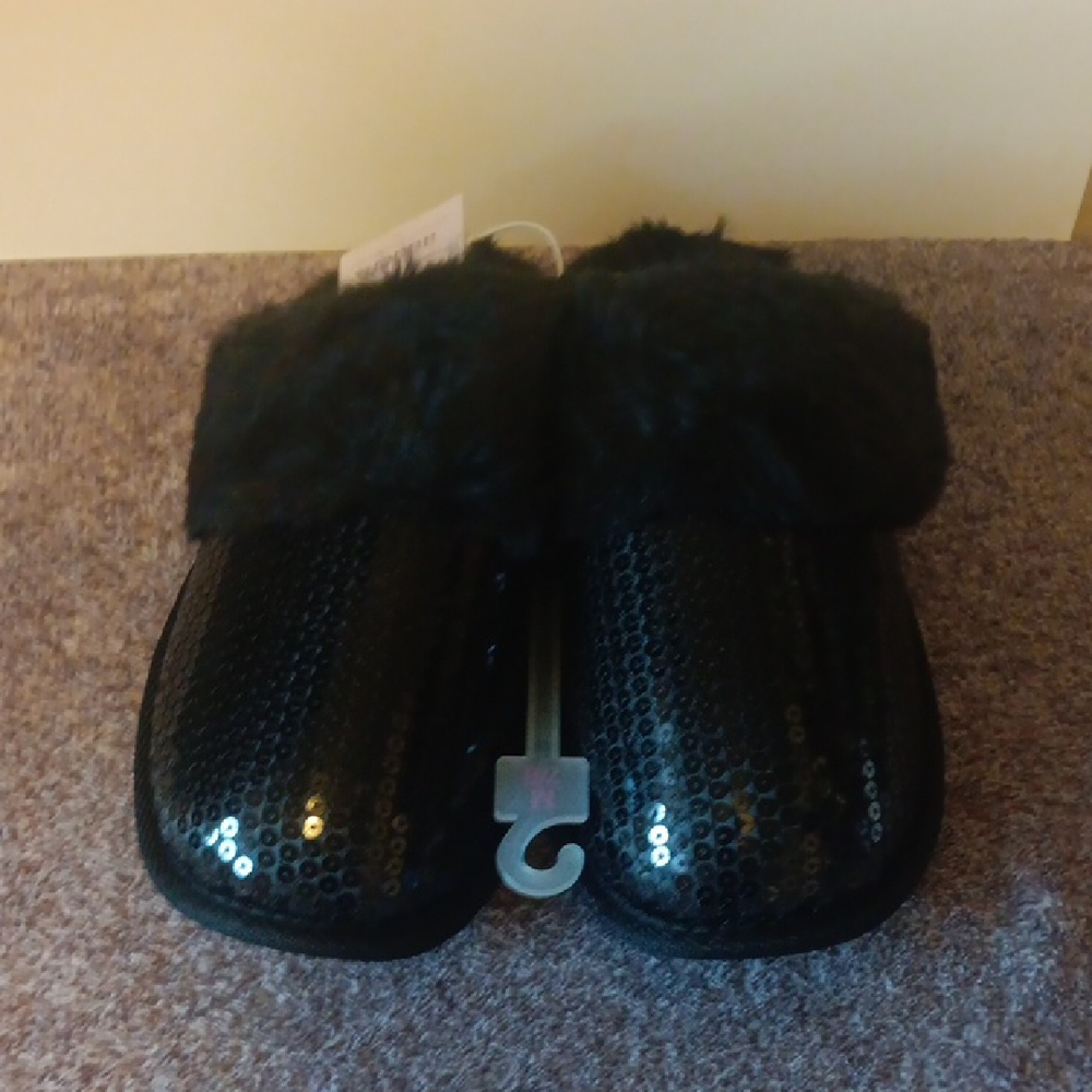 Womans  Black Sequin Faux-Fur Slip-On Slippers Size 7-8 New